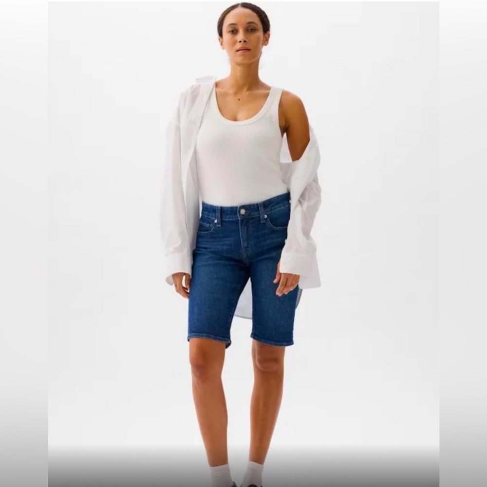 GAP Bermuda shorts- size 4